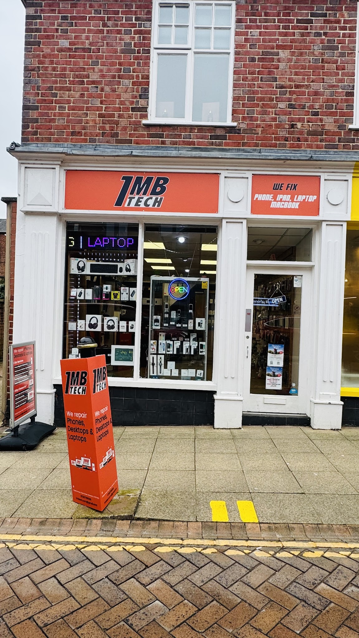 1MB Tech Mobile Phone Repair Shop in Radio House photo