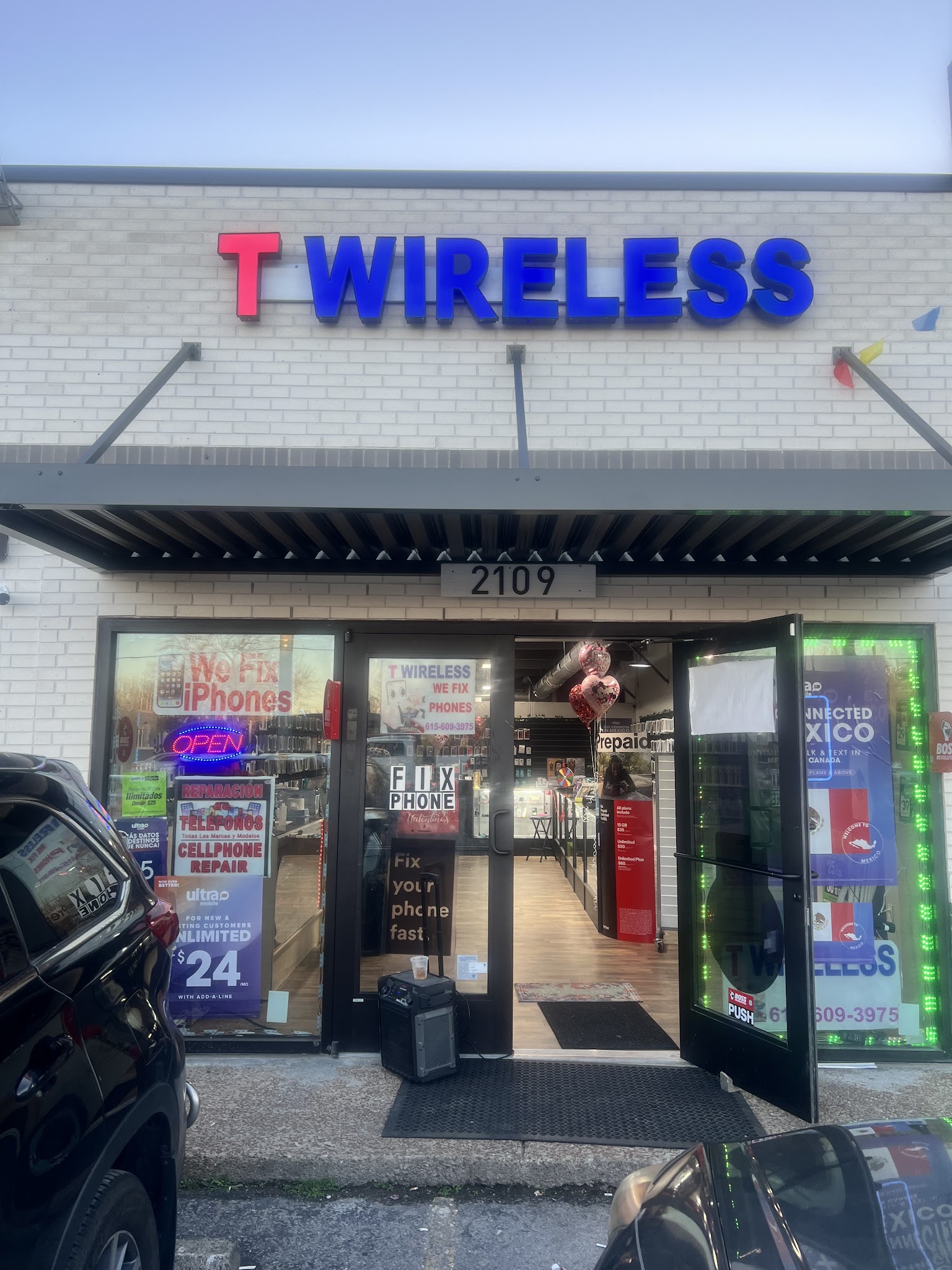 twireless Mobile Phone Repair Shop in Nashville, TN photo