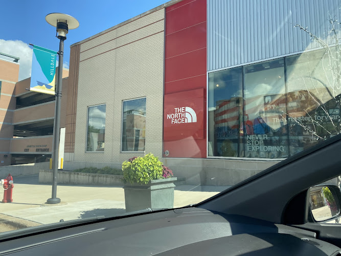 Apple Hilldale Electronics Repair Shop in Madison, WI photo