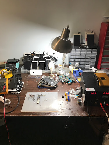 Discount Cell Phone Repair Electronics Repair Shop in Littleton, CO photo