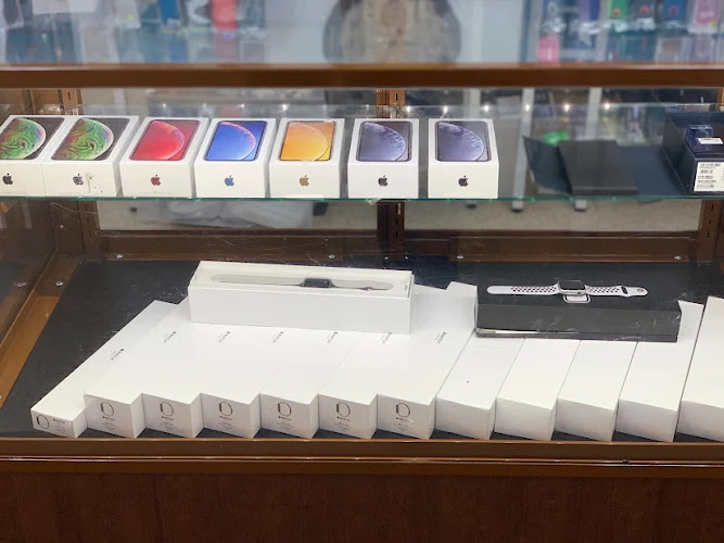 i-Quick Wireless Mobile Phone Repair Shop in 1186 N Ballenger Hwy #2, MI photo