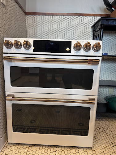 Russell's Appliance & Electronics Appliance Repair Service in Kearney, NE photo