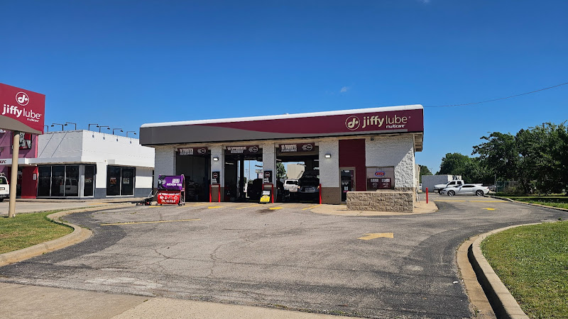 Jiffy Lube Multicare Oil Change Service in Norman, OK photo