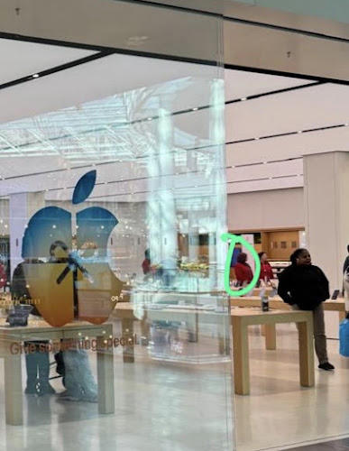 Apple Pentagon City Electronics Repair Shop in Arlington, VA photo