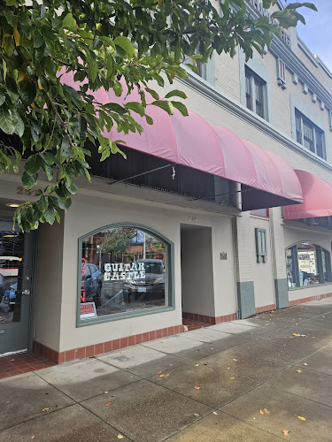 Guitar Castle Guitar Store in Salem, OR photo