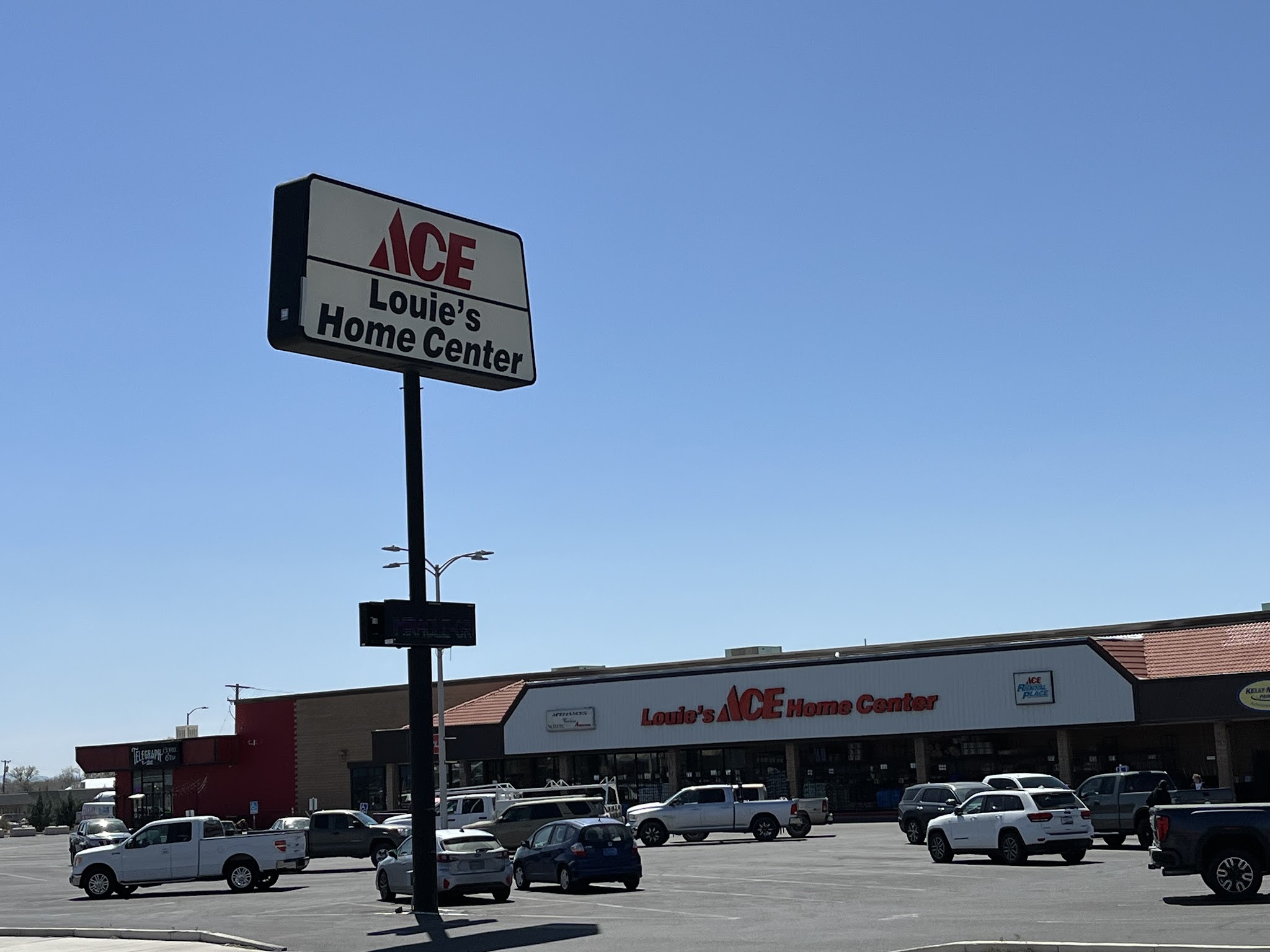 Louie's ACE Home Center gallery photo