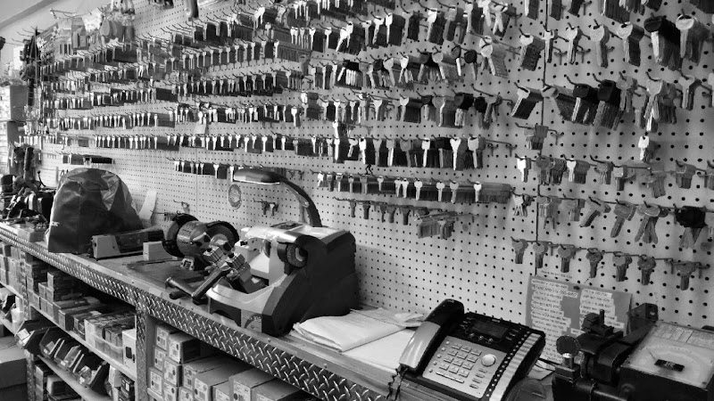 Richmond Lock and Key - Locksmith Staten Island Locksmith in Staten Island, NY photo