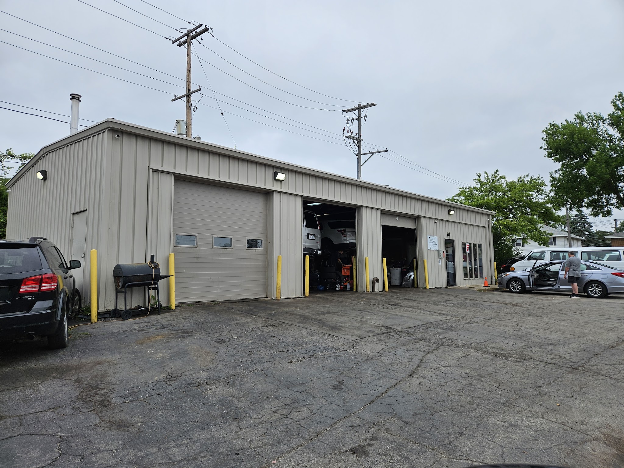Montez Auto Repair LLC Auto Repair Shop in West Allis, WI photo