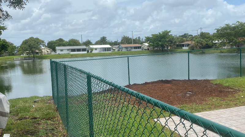 Broward County Fence & Pergola Fence Contractor in Oakland Park, FL photo