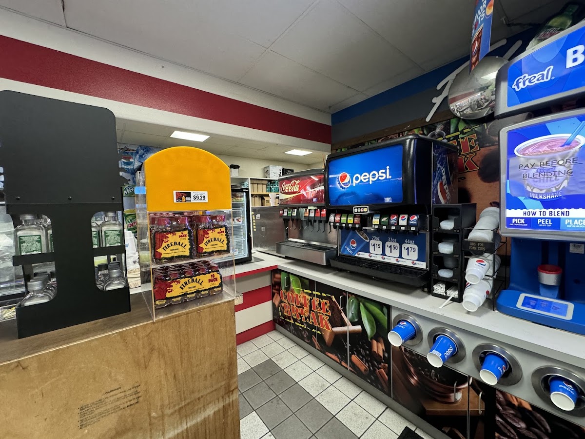 La grande Chevron Foodmart Gas Station in 1519 Adams Ave, OR photo