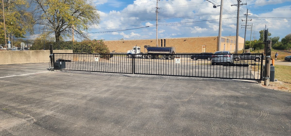 Illinois Gate Solutions Fence Contractor in South Elgin, IL photo