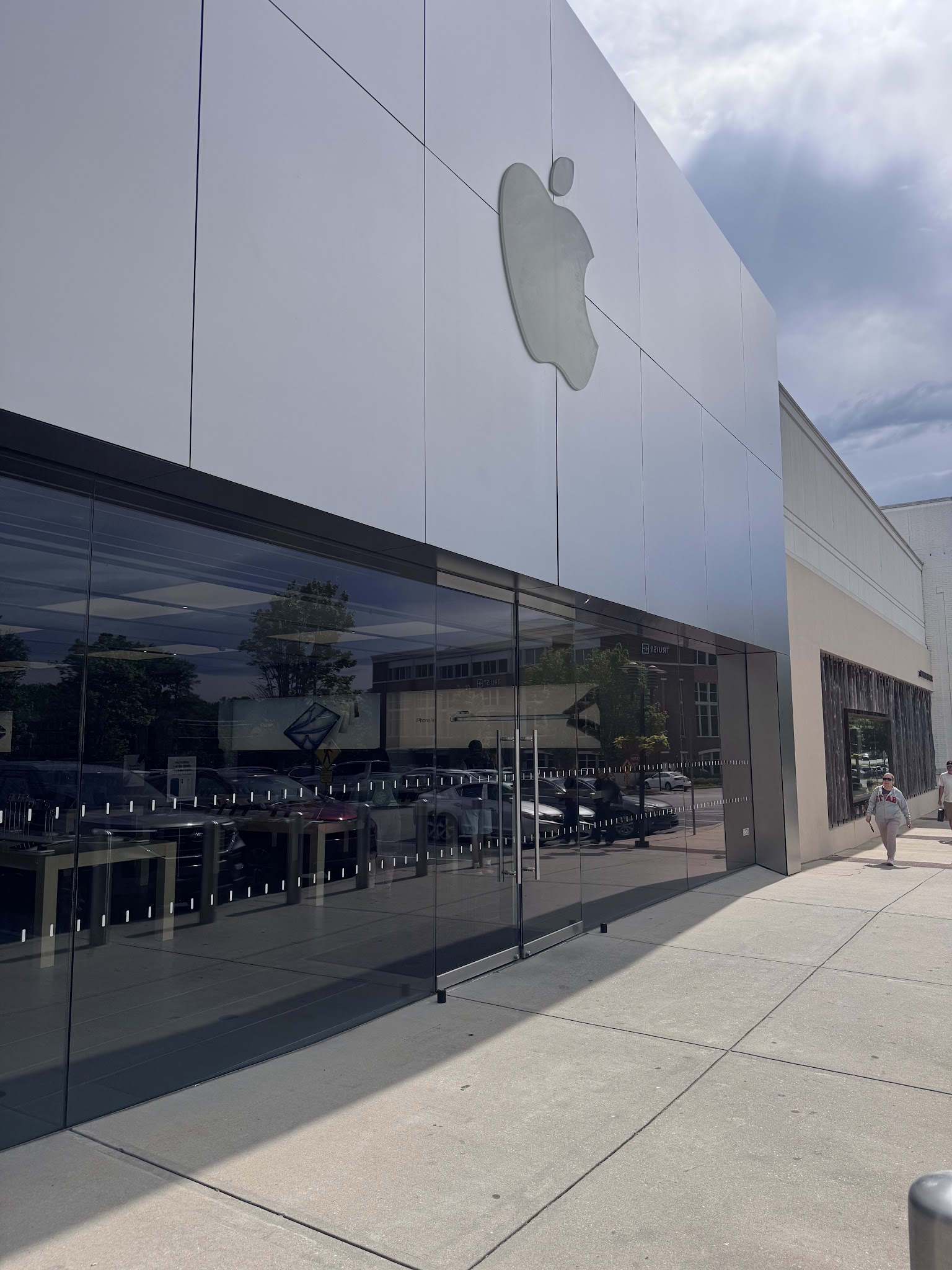 Apple Friendly Center