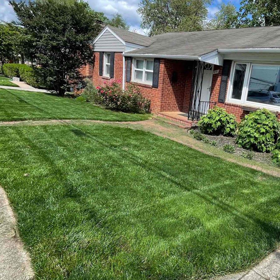 LawnStarter Lawn Care Service in Arlington, VA photo