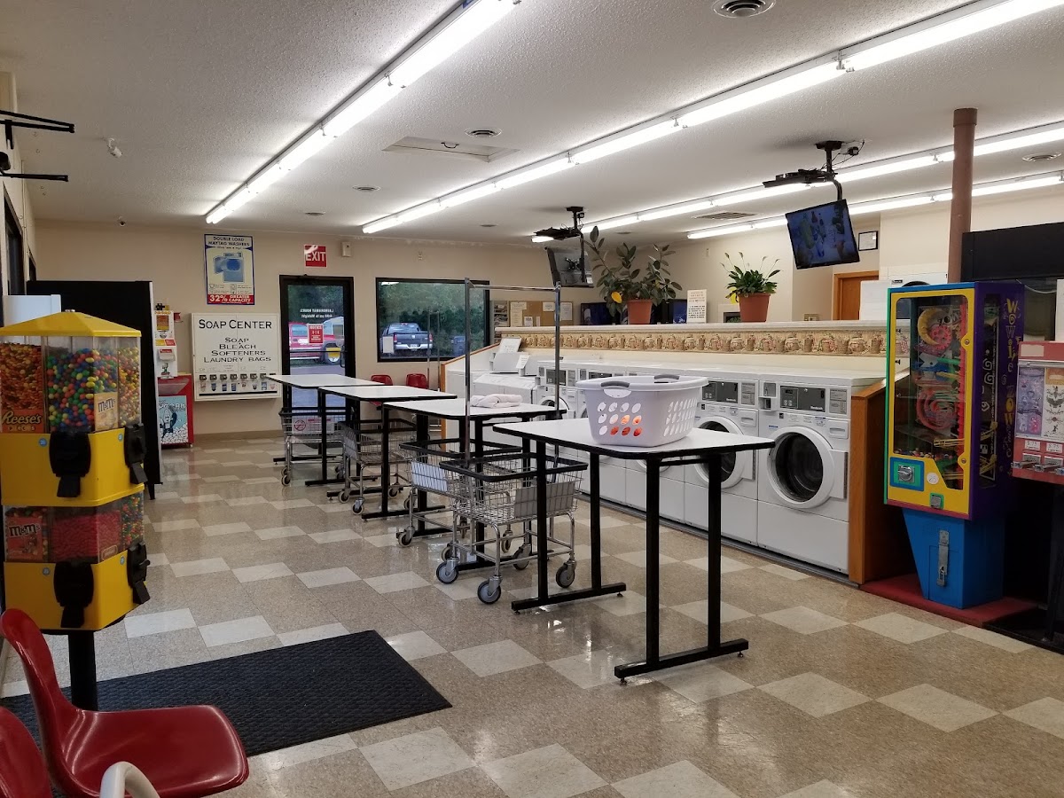 Easy Drop Laundromat in Chamberlain, SD photo
