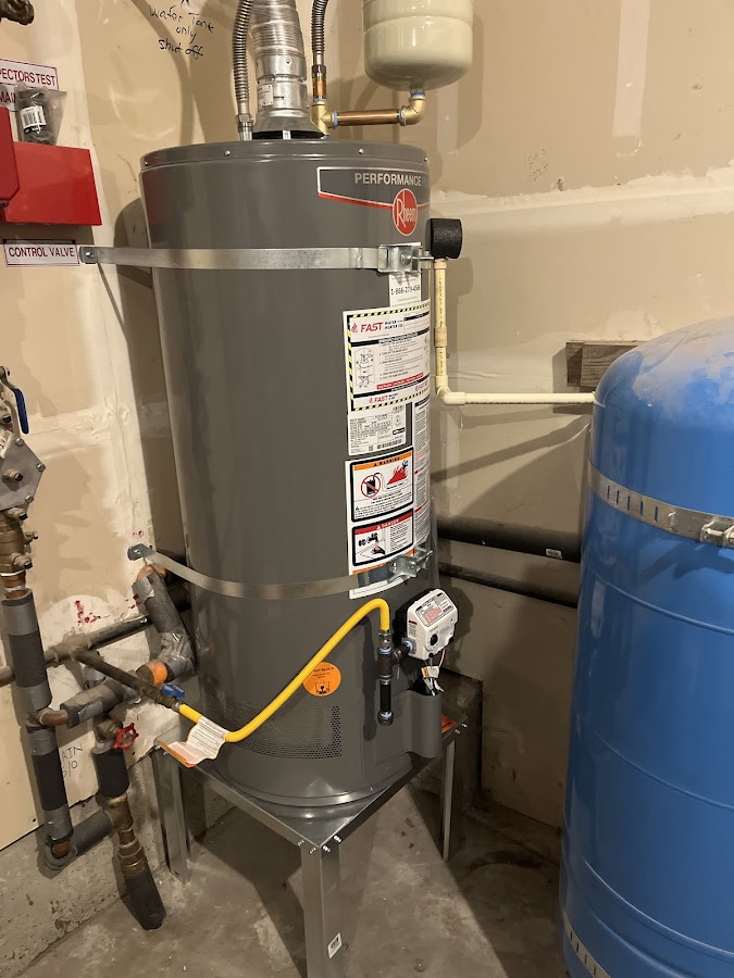 Fast Water Heater Company Plumber in Woodinville, WA photo
