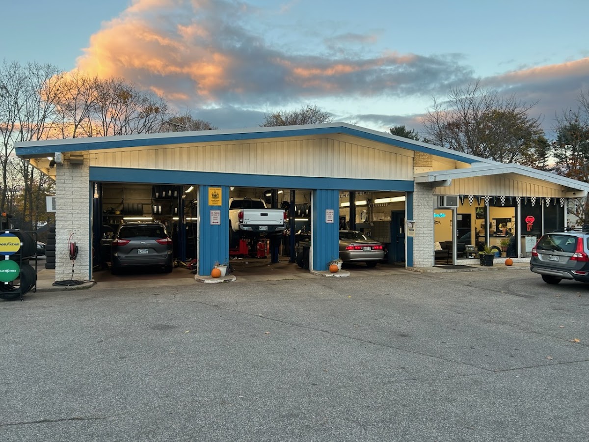 Business photo for Cape Elizabeth Service Center in Cape Elizabeth, ME