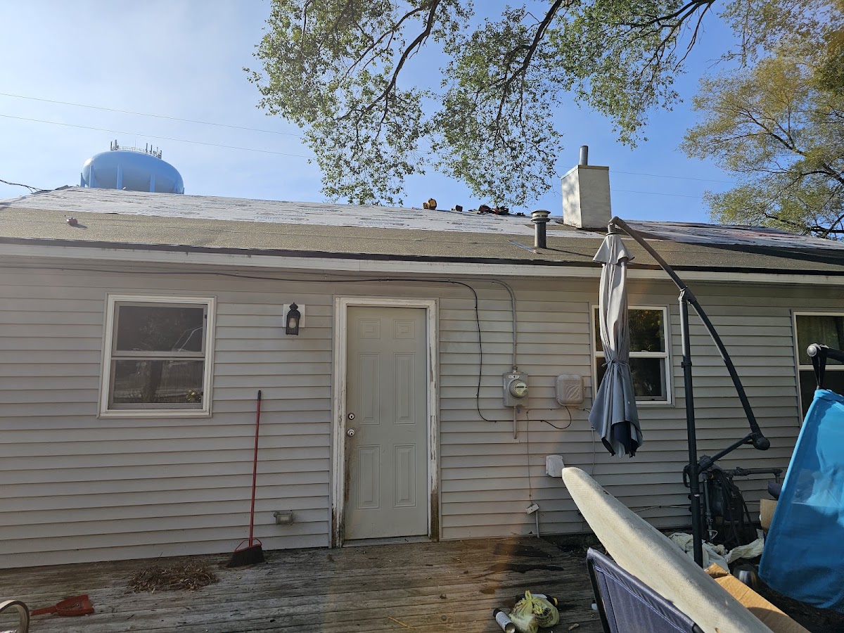 Red Rhino Roofing and Exteriors LLC Construction Company in Battle Creek, MI photo