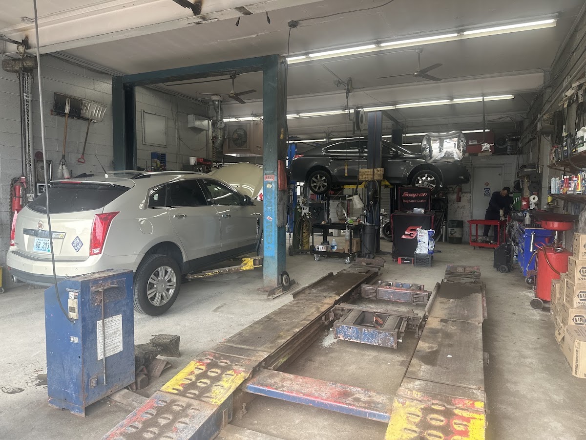 CHARLIE'S AUTOMOTIVE Mechanic in Warwick, RI photo