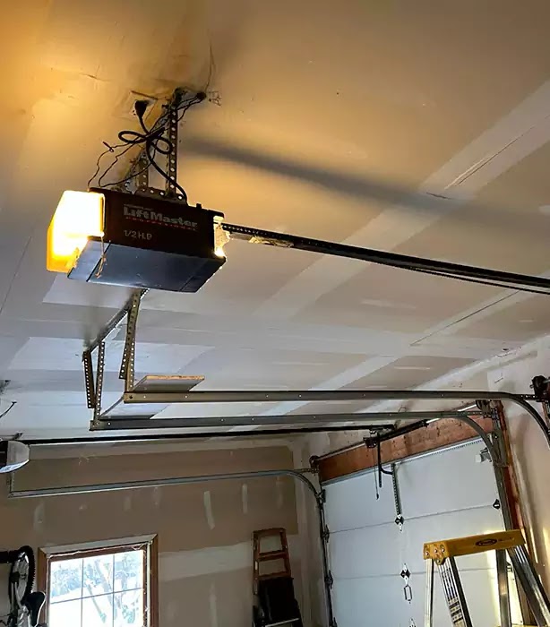 KingFix Garage Door's Expert Repair Service in Renton, WA photo