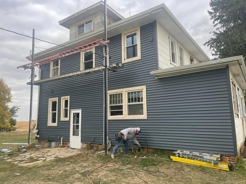 MBojorjes Construction LLC Siding Contractor in North Liberty, IA photo