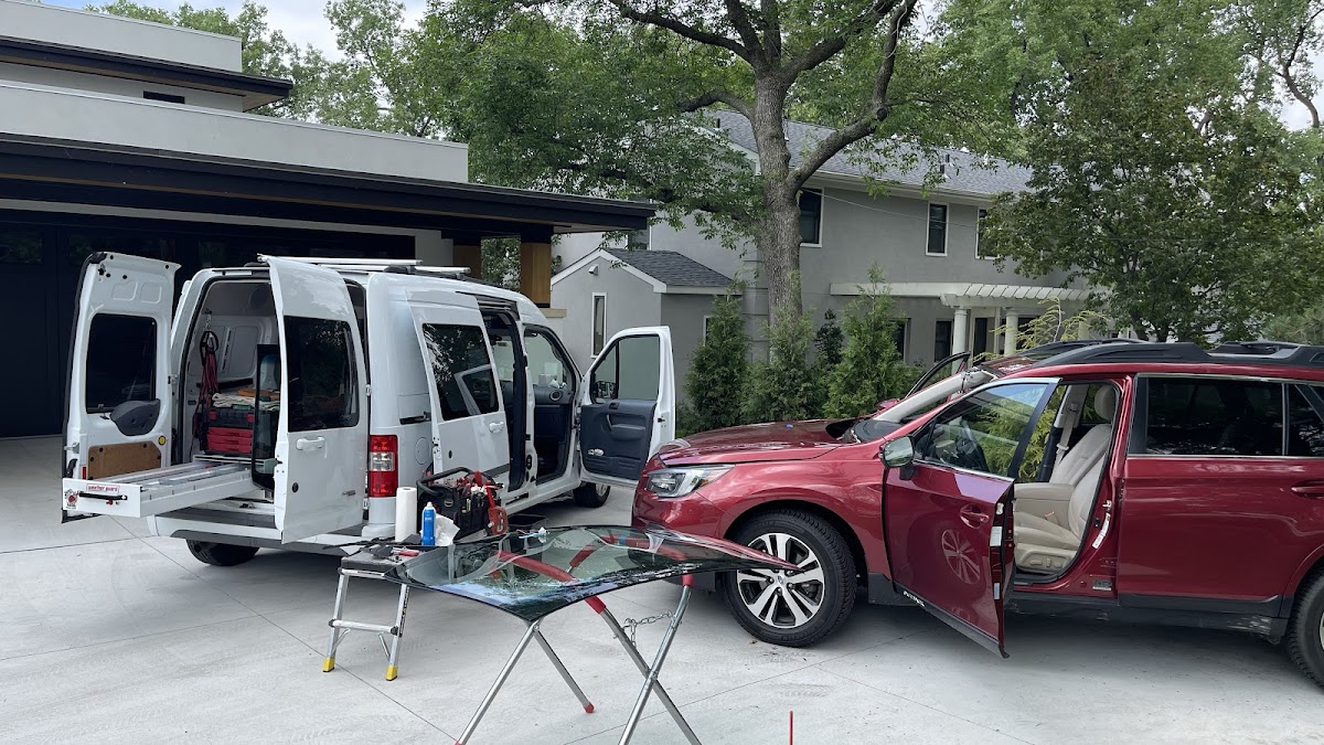 Luna Glass Service LLC Auto Glass Shop in Minneapolis, MN photo