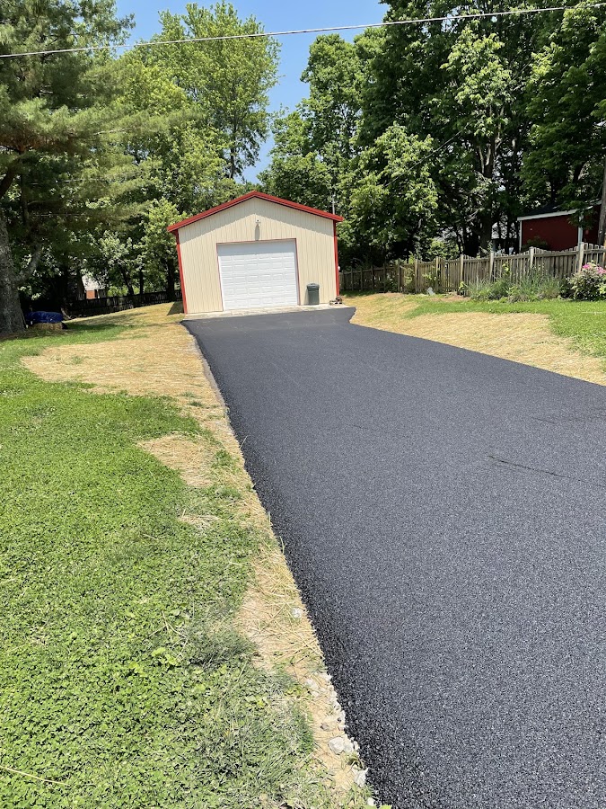 C & R Asphalt, LLC Paving Contractor in Lexington, KY photo