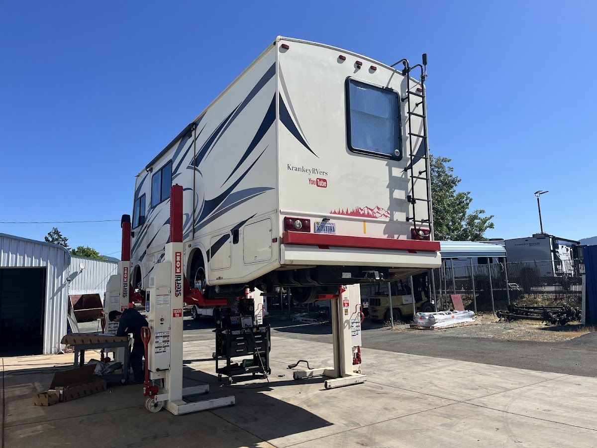 Henderson's Line-Up Rv Repair Shop in Grants Pass, OR photo