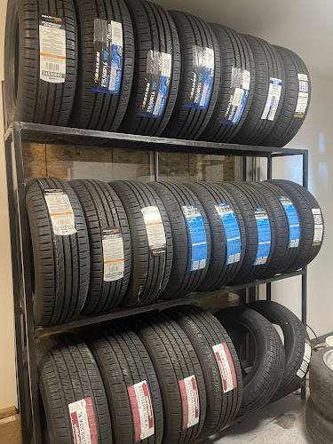 Los Primos Auto Repair LLC Tire Shop in Hillsboro, OR photo