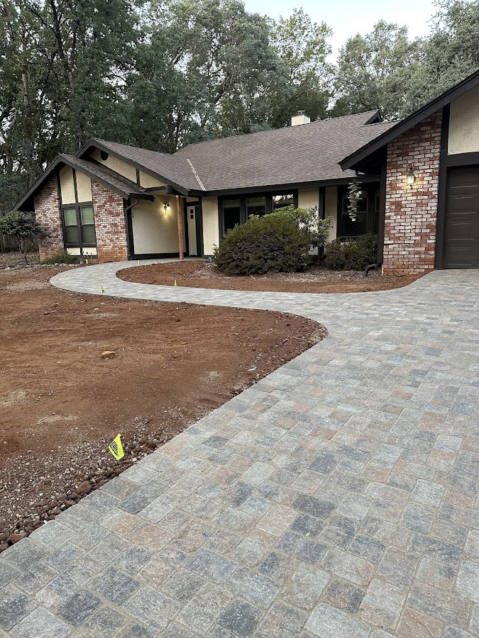 LR Landscaping & Pavers Landscaper in Auburn, CA photo