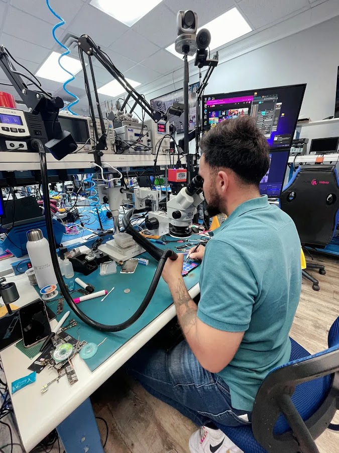 iMobile Medics Mobile Phone Repair Shop in Peoria, IL photo