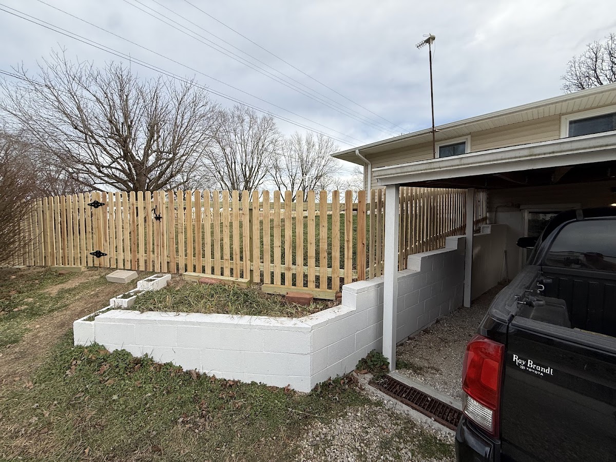 Dore Fence Co. Fence Contractor in Aurora, MO photo
