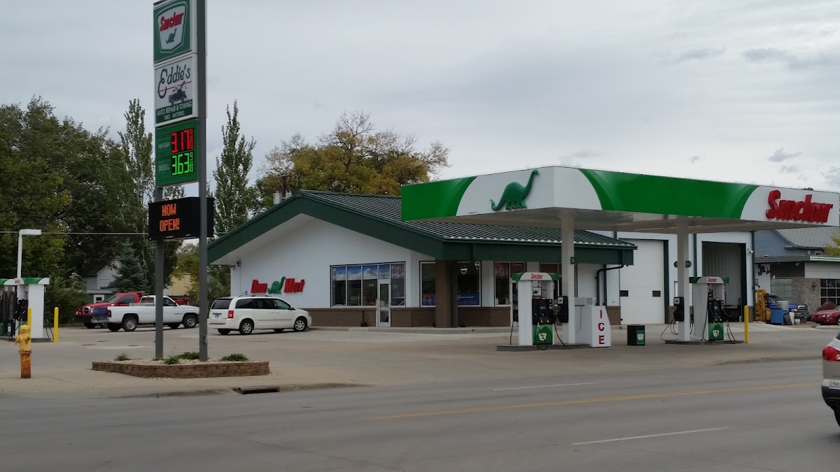 Eddie's Northside Sinclair Auto Repair Shop in Aberdeen, SD photo
