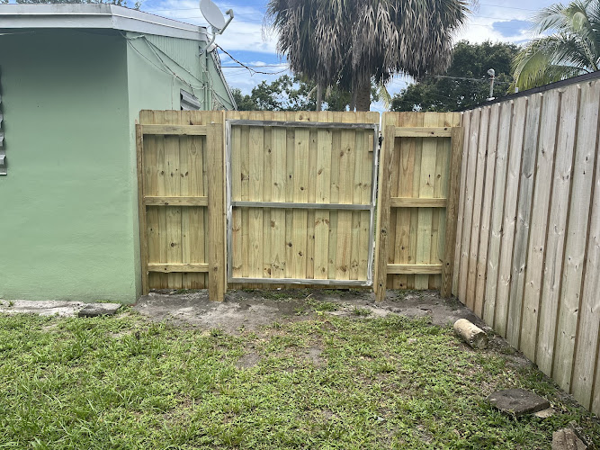 Budget Fence and Gate Systems Contractor in West Palm Beach, FL photo