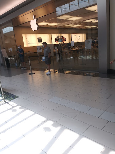 Apple University Park Mall