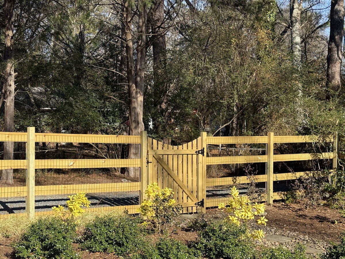 J&B Fence Builders Contractor in Chapel Hill, NC photo