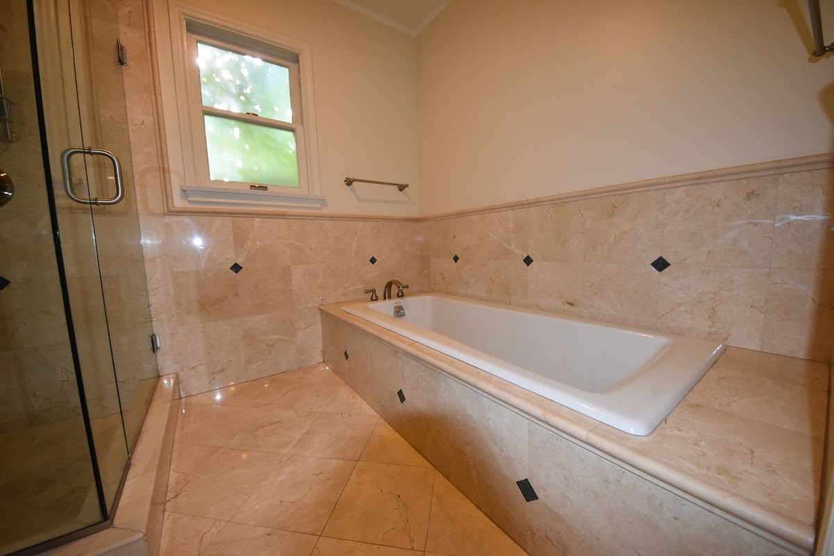 LA CUSTOM TILE