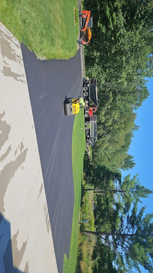 B&E Asphalt Contractor in Lincoln, NE photo