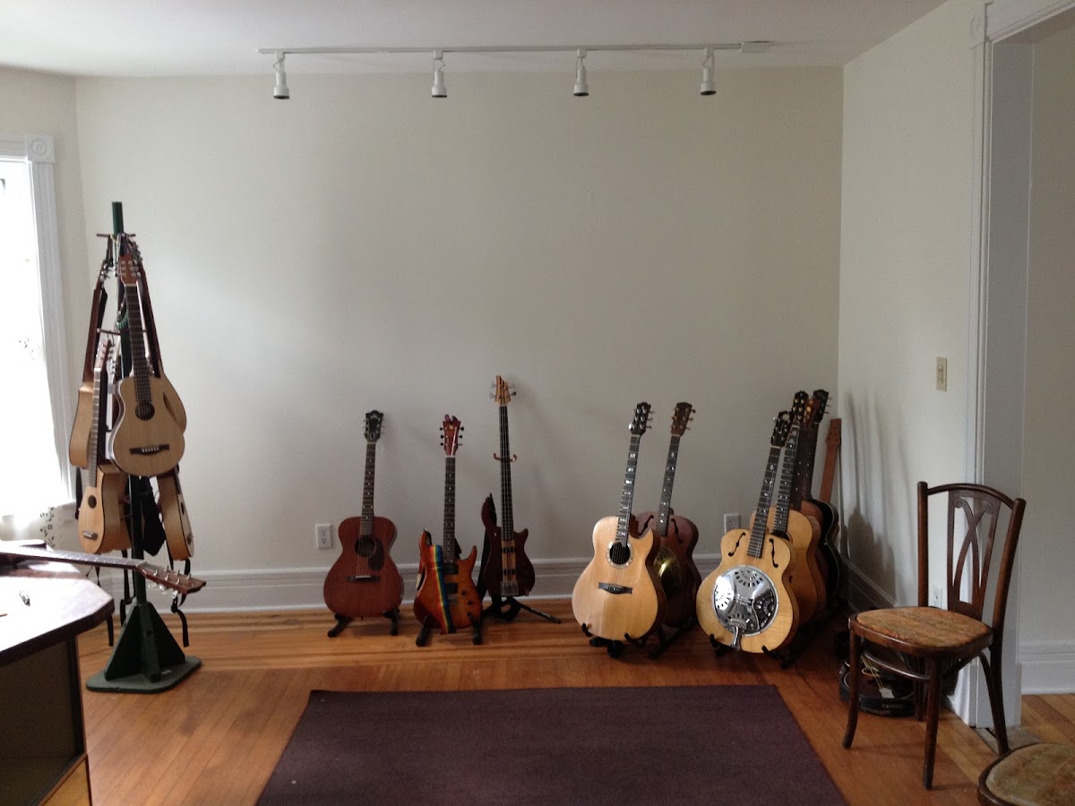 StringSmith Fretted Instruments local service
