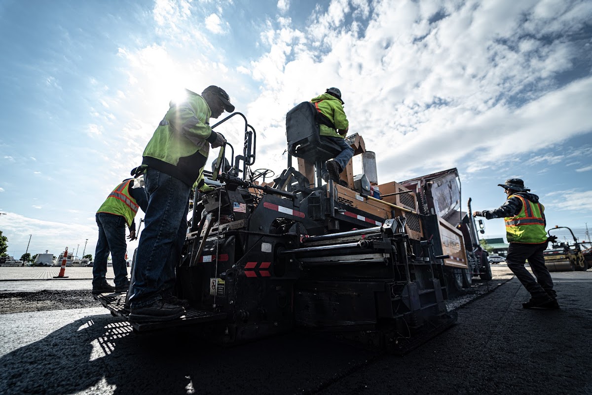Northeast Asphalt Contractor in Green Bay, WI photo