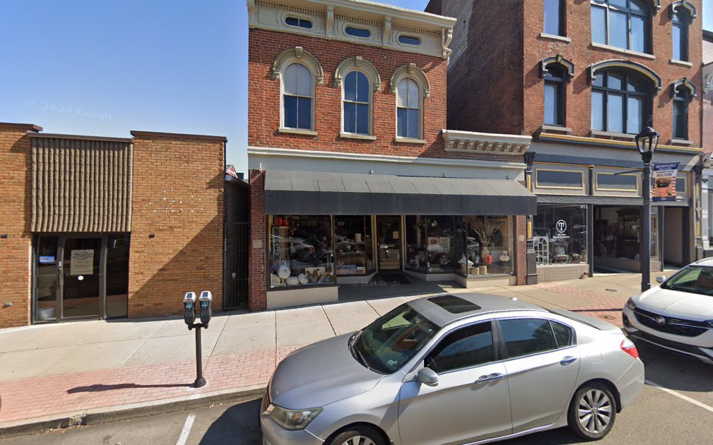 Gallery photo for Dresser Up Vintage Boutique in Newport, KY