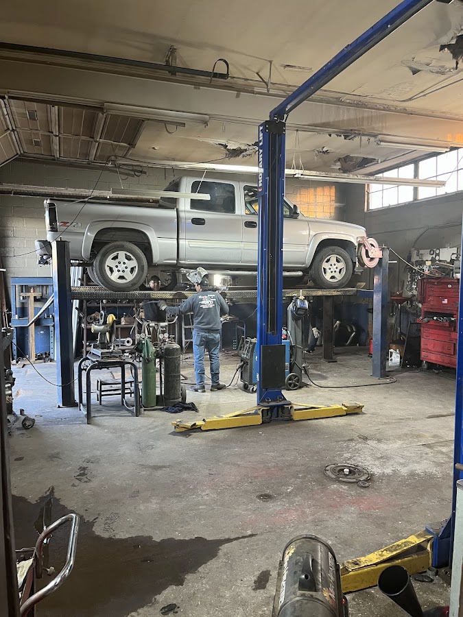 Rey's Muffler & Brakes Auto Repair in Liberal, KS photo