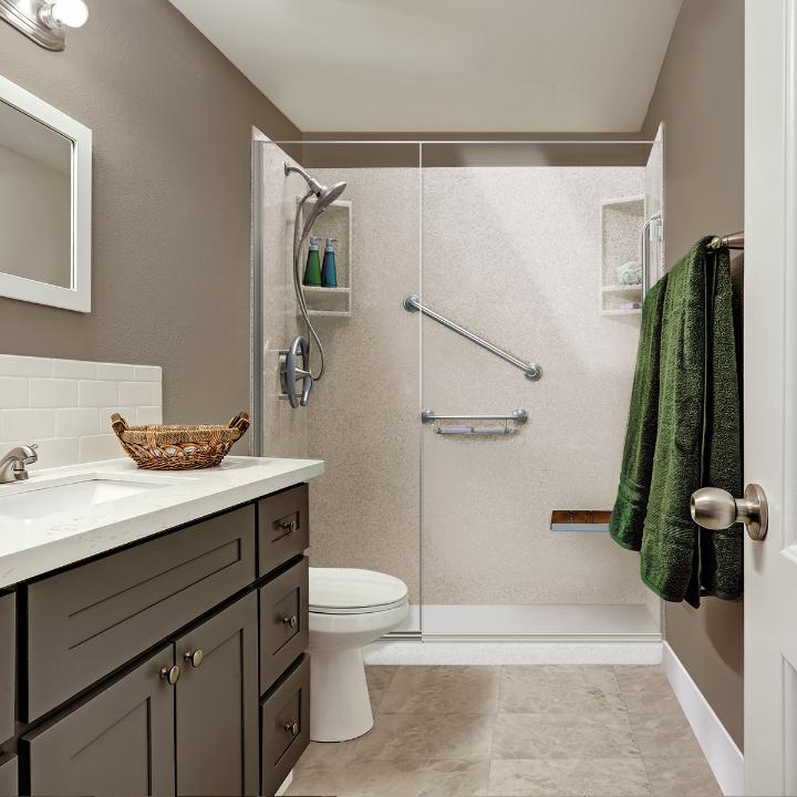Leaf Home Bath Contractor in Farmington Hills, MI photo