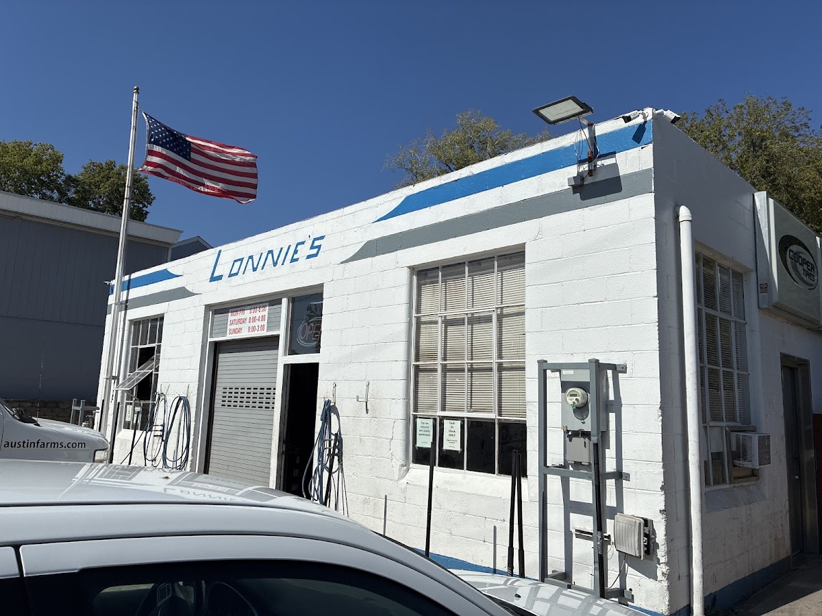 Lonnie's Tire Services Auto Repair in Independence, MO photo
