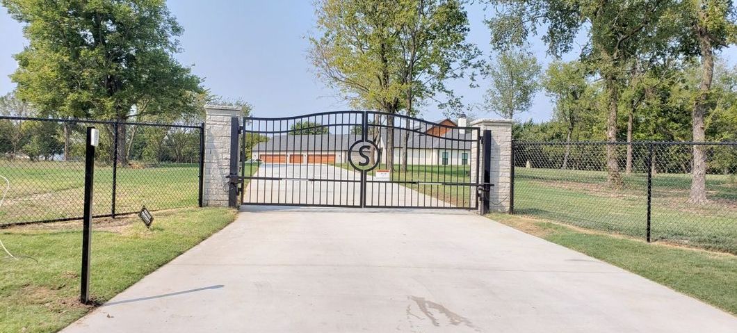 Pro-Line Fence and Gate Contractor in Broken Arrow, OK photo