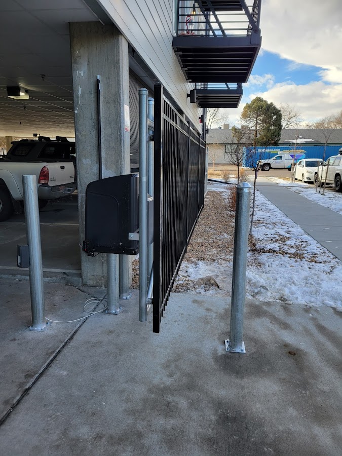 AA Custom Fence Contractor in Denver, CO photo