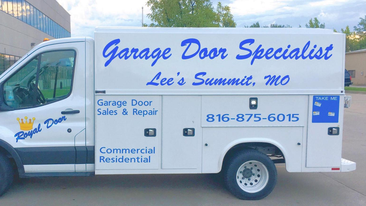 Royal Door Garage Door Repair in Lee's Summit, MO photo