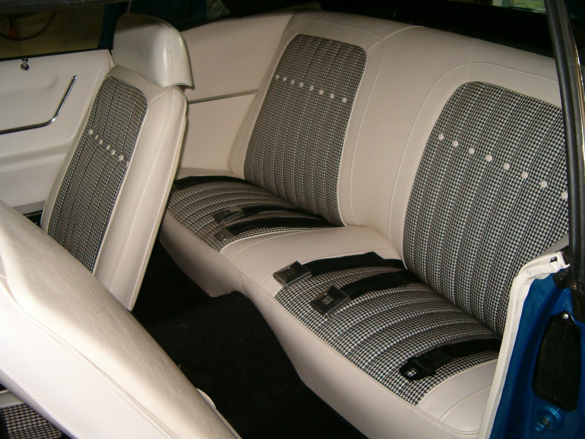 Georgia's Auto Upholstery local service