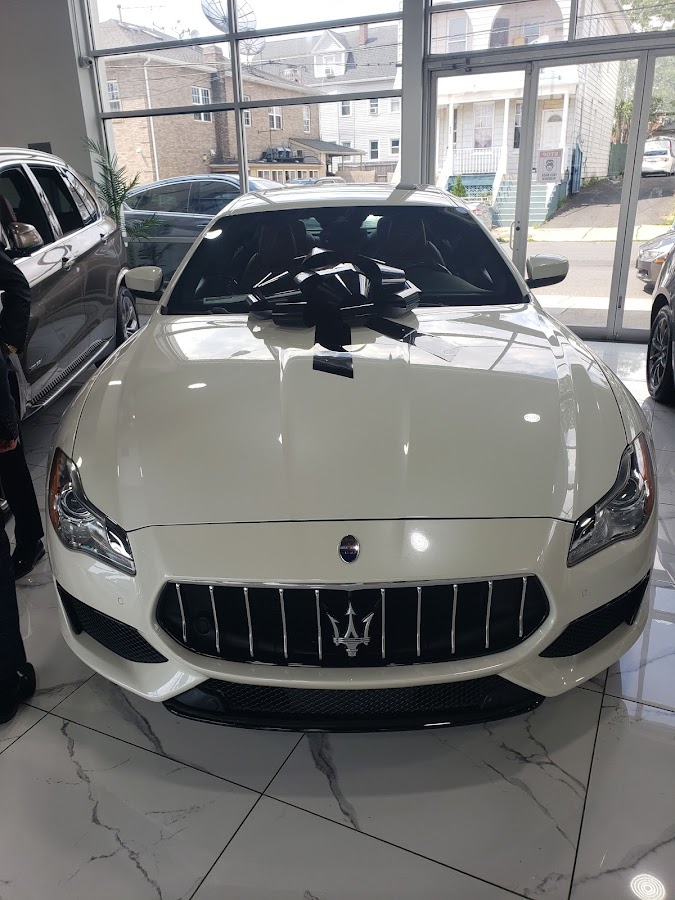 AUTO OUTLET