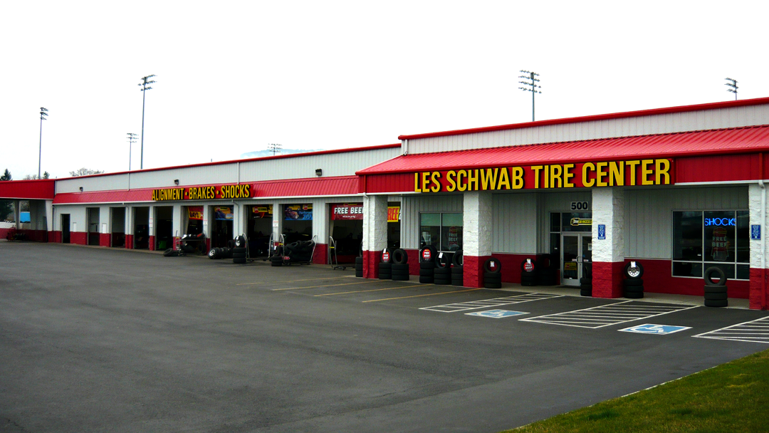 Les Schwab Tire Center Auto Repair in Yankton, SD photo