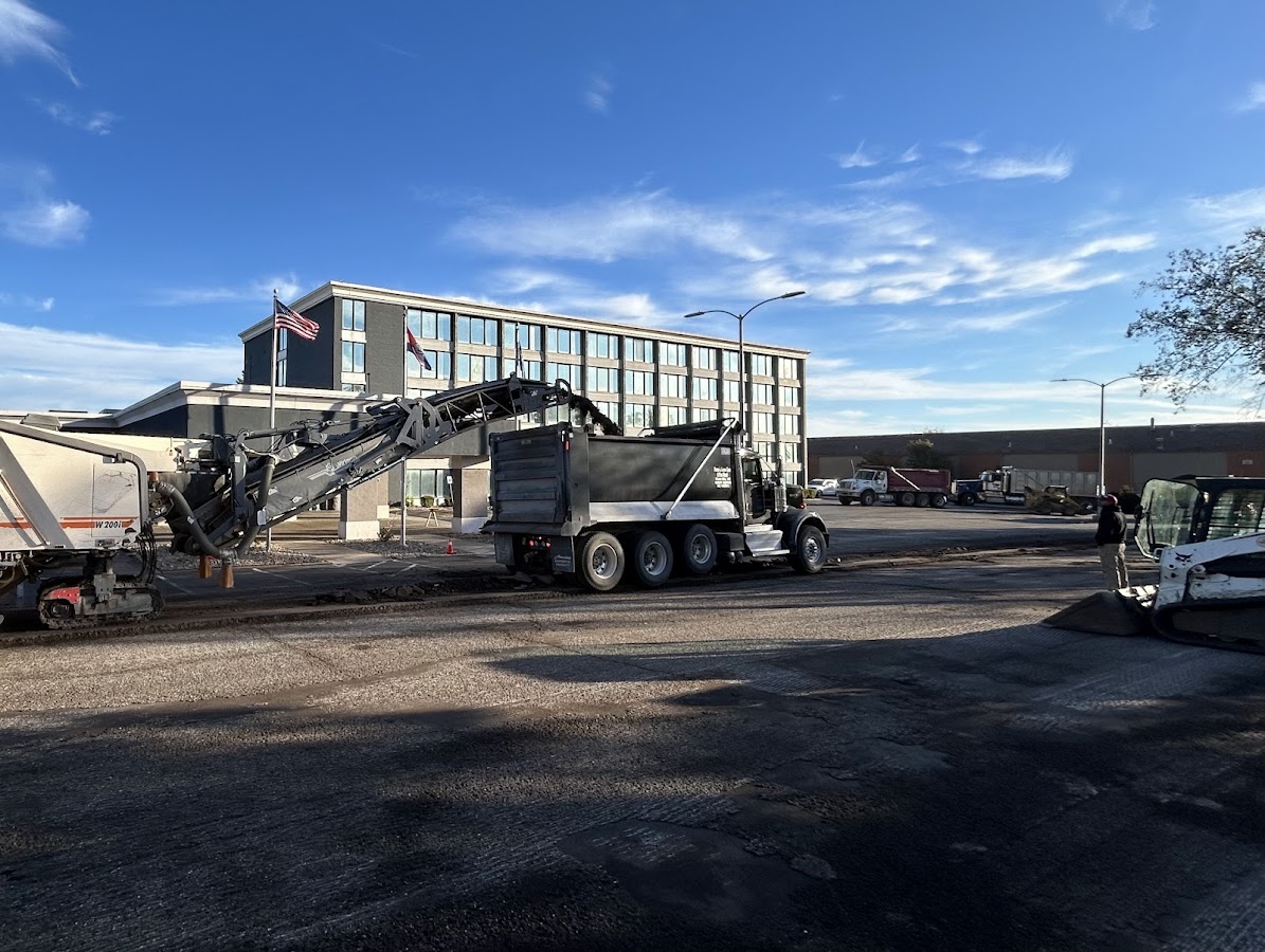 J & B Asphalt & Paving Contractor in Kansas City, MO photo